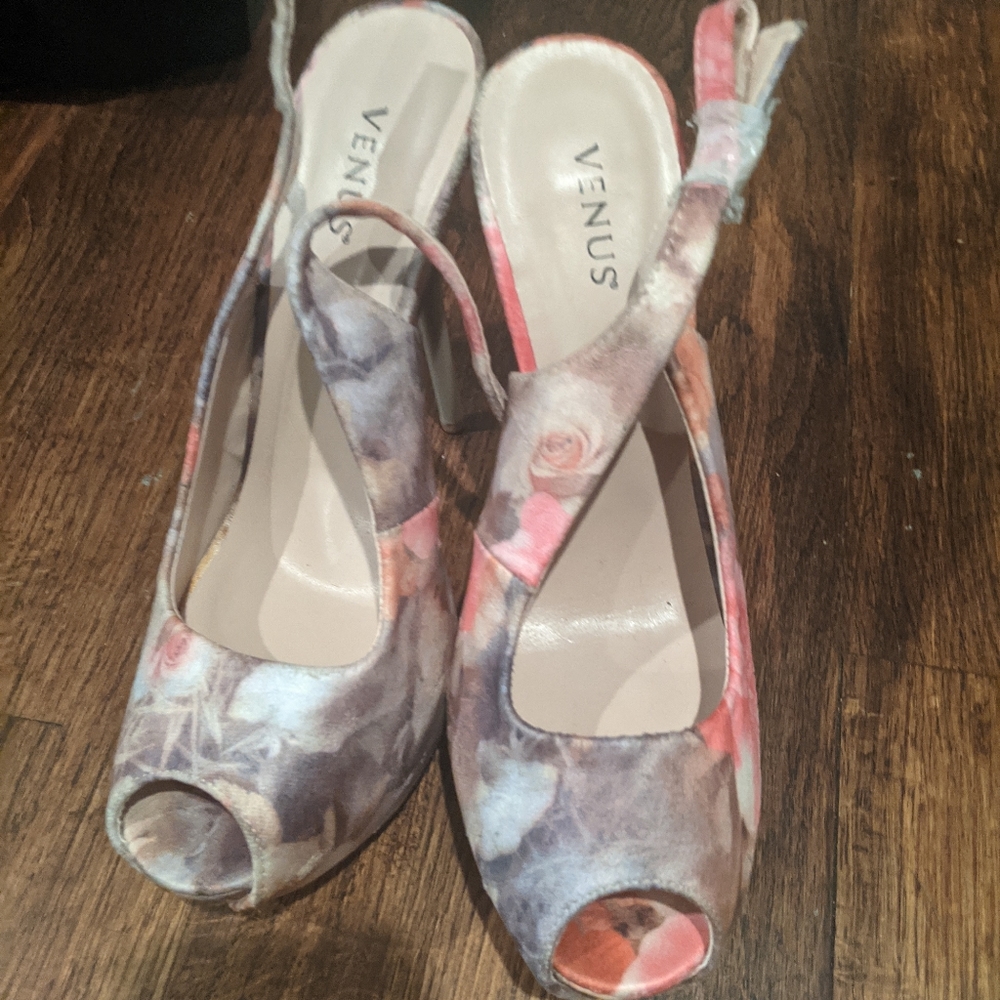 Venus Slingbacks - Picture 3 of 4